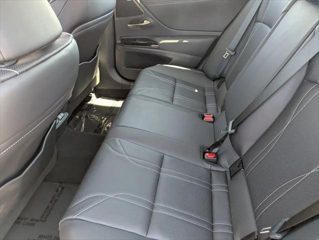 2025 Lexus ES 300h Luxury