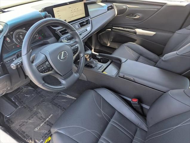 2025 Lexus ES 300h Luxury