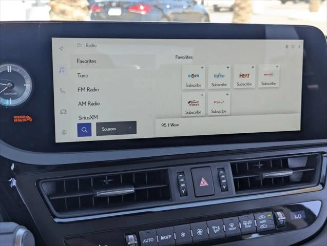 2025 Lexus ES 300h Luxury