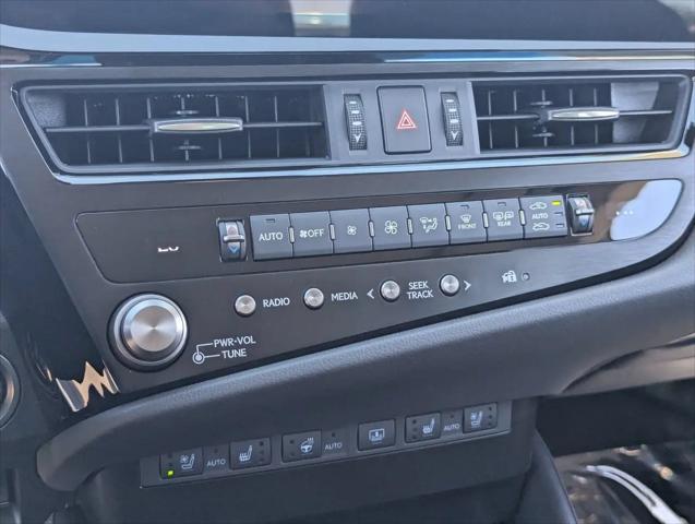 2025 Lexus ES 300h Luxury