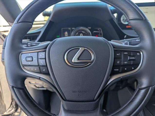 2025 Lexus ES 300h Luxury