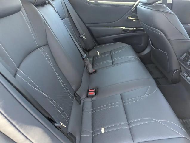 2025 Lexus ES 300h Luxury