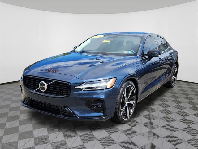 2024 Volvo S60 B5 Core Dark Theme