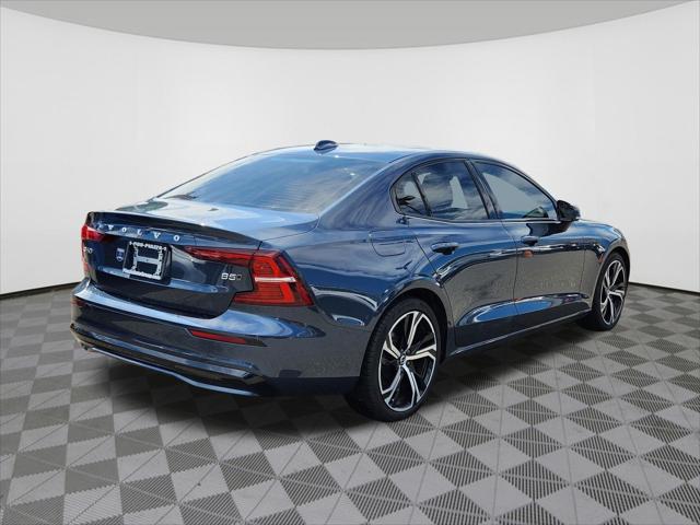 2024 Volvo S60 B5 Core Dark Theme