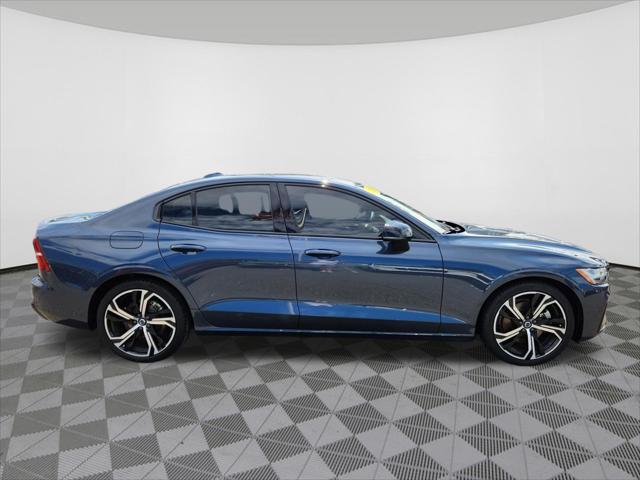 2024 Volvo S60 B5 Core Dark Theme
