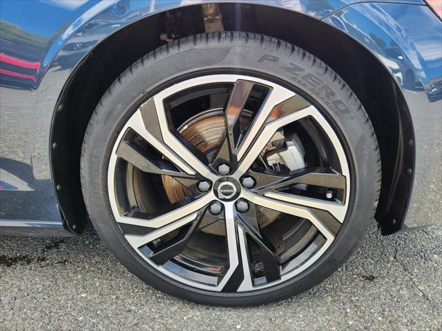 2024 Volvo S60 B5 Core Dark Theme