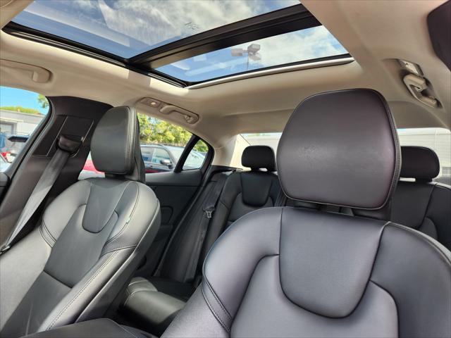 2024 Volvo S60 B5 Core Dark Theme