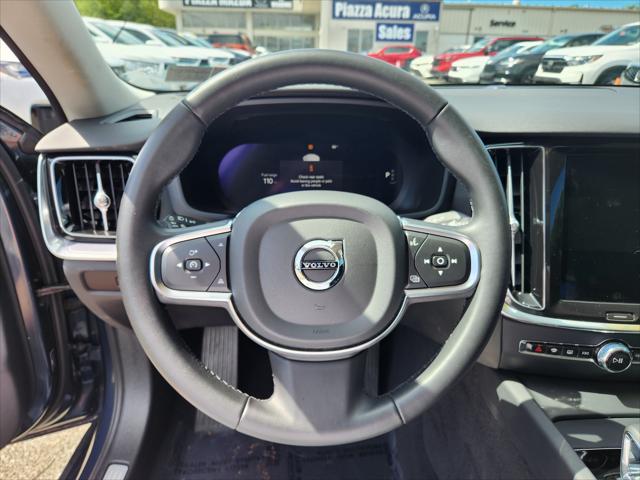 2024 Volvo S60 B5 Core Dark Theme