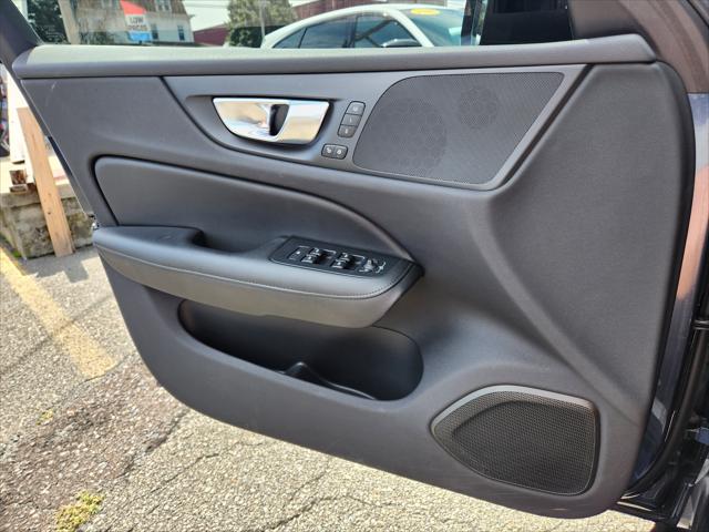 2024 Volvo S60 B5 Core Dark Theme