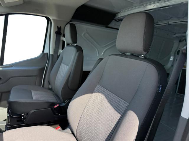 2026 Ford Transit Cargo Van 2026 FORD TRANSIT-150 CARGO 3DR 130 WB RWD