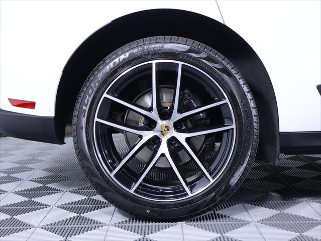 2026 Porsche Macan 4DR AWD