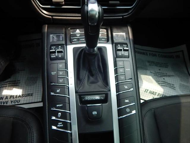 2021 Porsche Macan Macan