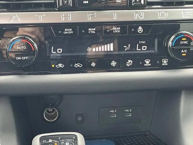 2026 Nissan Pathfinder SL