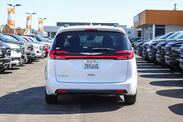 2022 Chrysler Pacifica Touring L