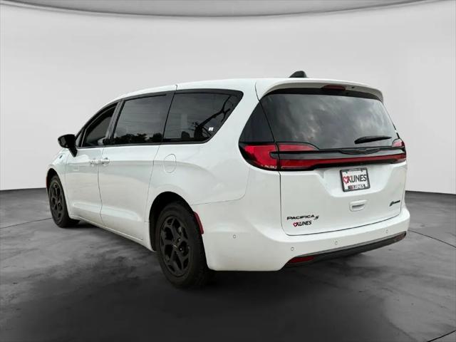 2024 Chrysler Pacifica Hybrid S Appearance Pkg
