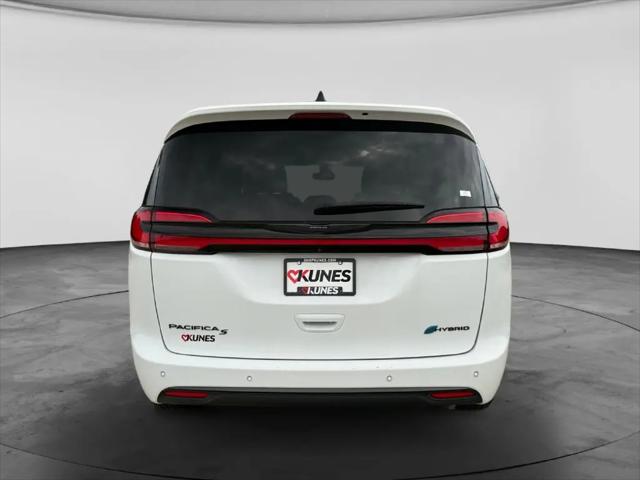 2024 Chrysler Pacifica Hybrid S Appearance Pkg