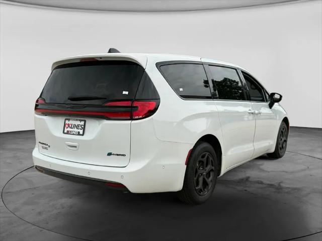 2024 Chrysler Pacifica Hybrid S Appearance Pkg