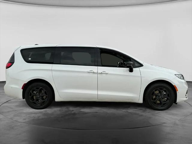 2024 Chrysler Pacifica Hybrid S Appearance Pkg
