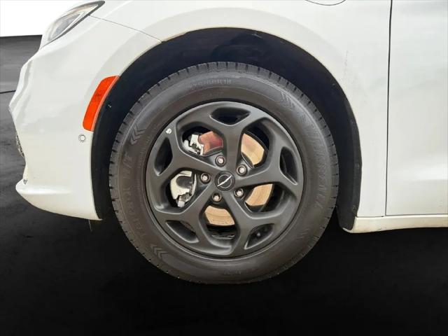 2024 Chrysler Pacifica Hybrid S Appearance Pkg