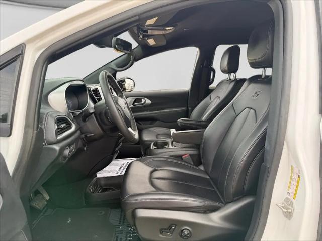 2024 Chrysler Pacifica Hybrid S Appearance Pkg