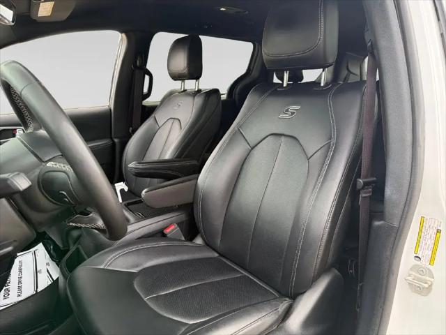 2024 Chrysler Pacifica Hybrid S Appearance Pkg