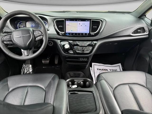 2024 Chrysler Pacifica Hybrid S Appearance Pkg