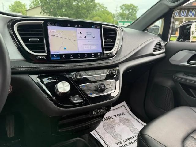 2024 Chrysler Pacifica Hybrid S Appearance Pkg