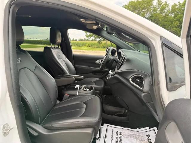 2024 Chrysler Pacifica Hybrid S Appearance Pkg