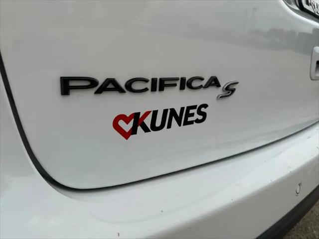 2024 Chrysler Pacifica Hybrid S Appearance Pkg