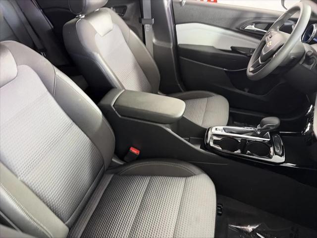 2025 Chevrolet Trax FWD LT