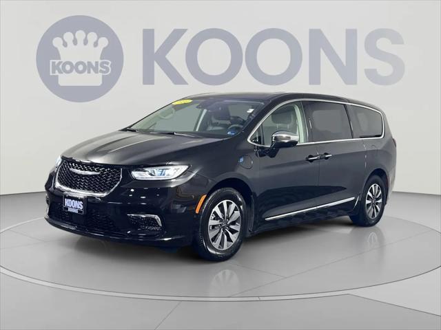 2022 Chrysler Pacifica Hybrid Limited for sale in Vienna, VA