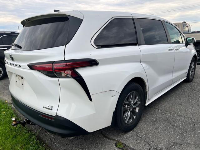 2021 Toyota Sienna LE