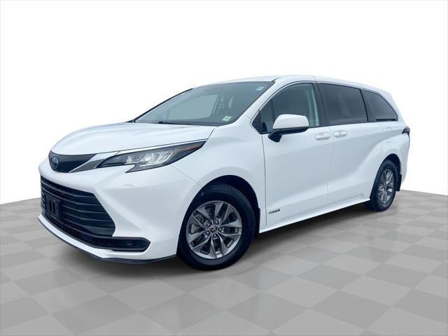 2021 Toyota Sienna LE for sale in Champlain, NY