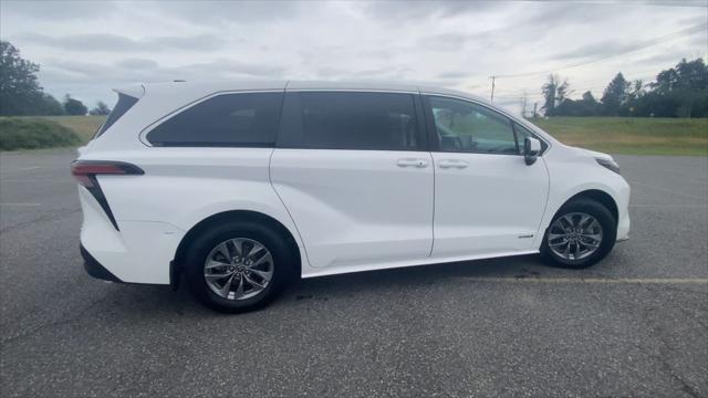2021 Toyota Sienna LE