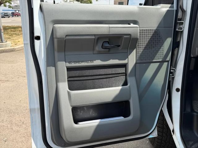 2011 Ford E-350 Super Duty Commercial