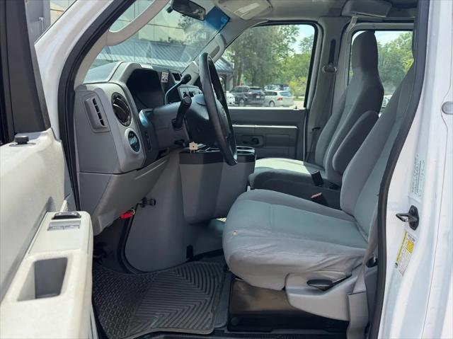 2011 Ford E-350 Super Duty Commercial