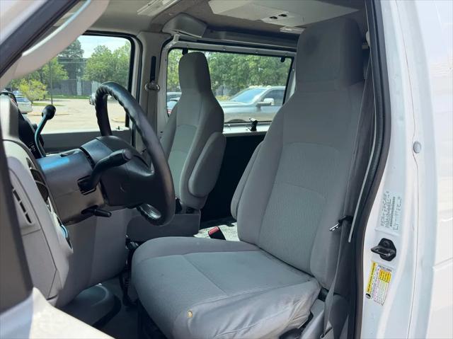 2011 Ford E-350 Super Duty Commercial