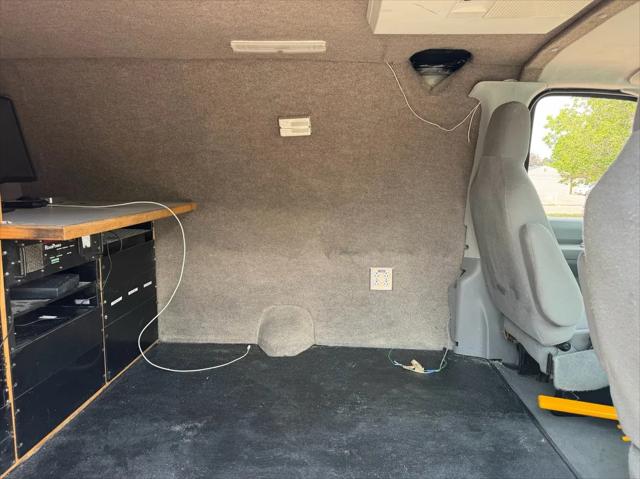 2011 Ford E-350 Super Duty Commercial