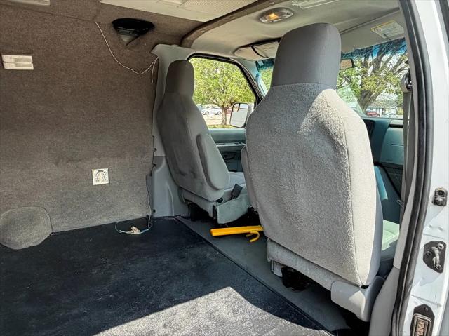 2011 Ford E-350 Super Duty Commercial