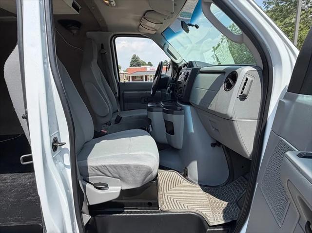 2011 Ford E-350 Super Duty Commercial