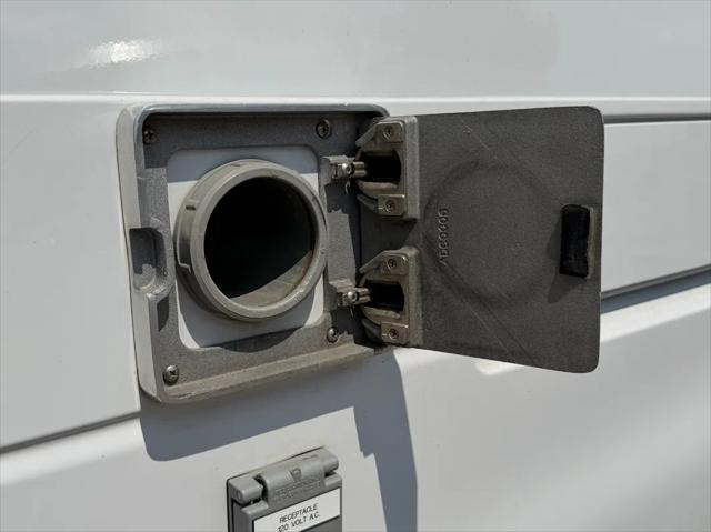 2011 Ford E-350 Super Duty Commercial
