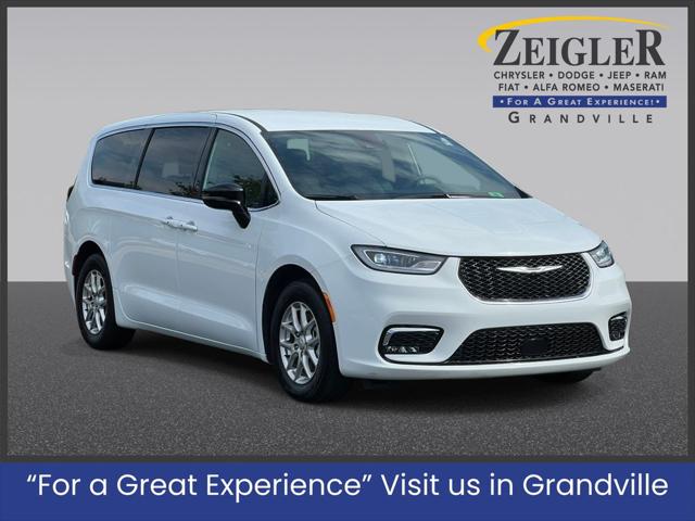 2025 Chrysler Pacifica Select for sale in Grandville, MI