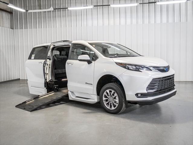 2025 Toyota Sienna XLE for sale in Battle Creek, MI