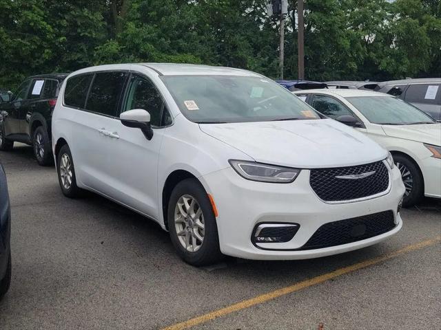 2023 Chrysler Pacifica Touring L for sale in Chicago, IL