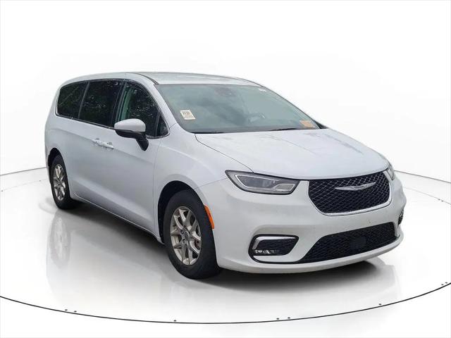 2023 Chrysler Pacifica Touring L for sale in Chicago, IL