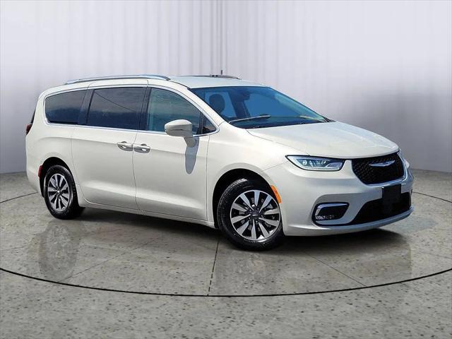 2021 Chrysler Pacifica Touring L for sale in Kalamazoo, MI
