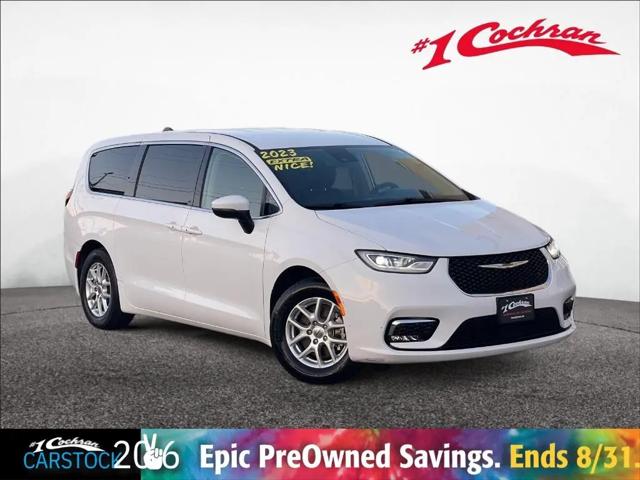 2023 Chrysler Pacifica Touring L for sale in Youngstown, OH