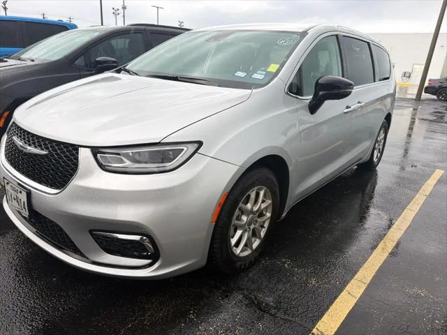 2024 Chrysler Pacifica Touring L for sale in Galesburg, IL