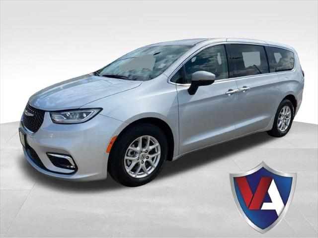 2023 Chrysler Pacifica Touring L for sale in Junction City, KS