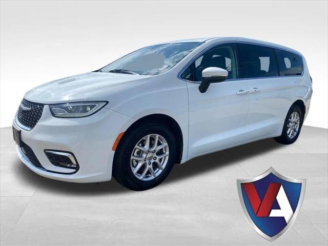 2023 Chrysler Pacifica Touring L for sale in Junction City, KS